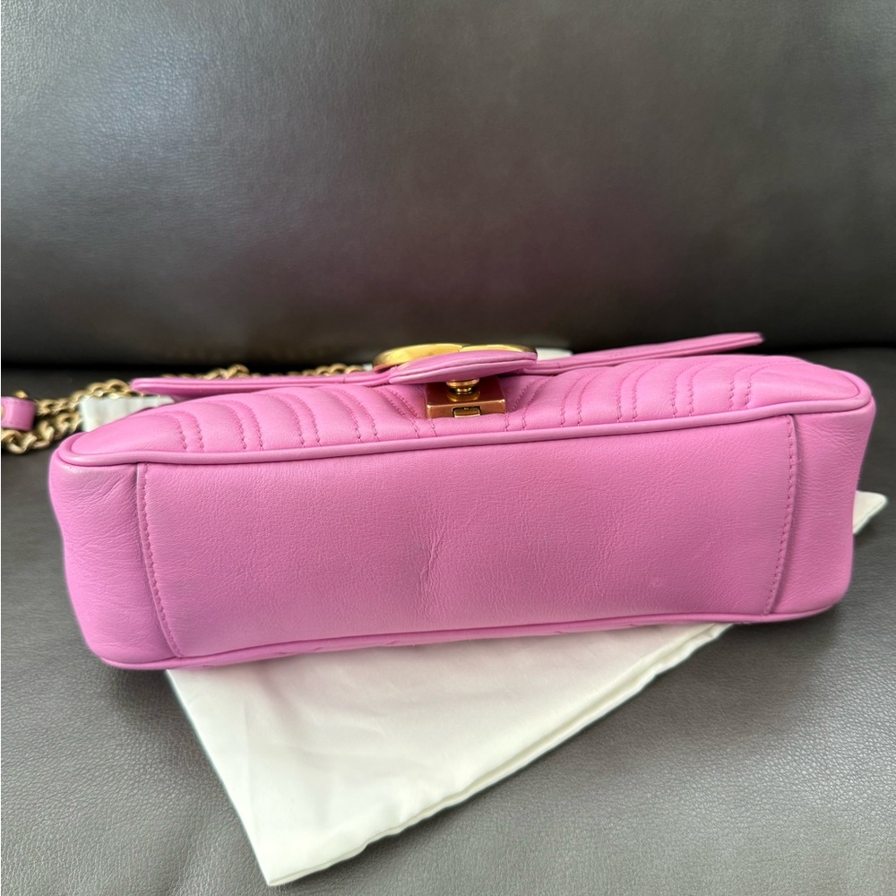 *SOLD*
Authentic Gucci Candy Pink GG marmont Shoulder Bag with Gold Chain - Picture 7 of 15